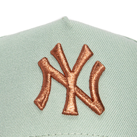 New Era 9Forty A-Frame New York Yankees 1999 World Series Patch Snapback Hat - Mint, Olive