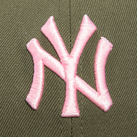 New Era 59Fifty New York Yankees 1999 World Series Patch Pink UV Hat - Olive, Pink New Era