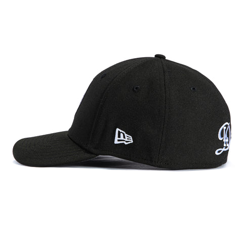 New Era 39Thirty Los Angeles Dodgers Script Stretch Fitted Hat - Black, White New Era