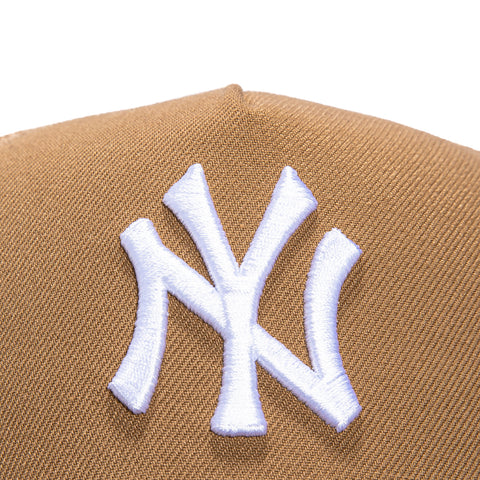 New Era 9Forty A-Frame New York Yankees 1999 World Series Patch Snapback Hat - Khaki, Brown New Era