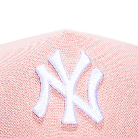 New Era 9Forty A-Frame New York Yankees 1996 World Series Patch Snapback Hat - Pink, White New Era