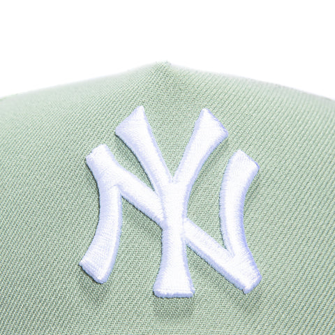 New Era 9Forty A-Frame New York Yankees 2000 World Series Patch Snapback Hat - Everest Green, Graphite New Era