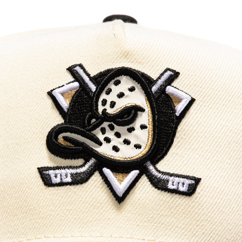 <div>REFLECT AF940 DUCKS WHT/BLK SN</div> New Era