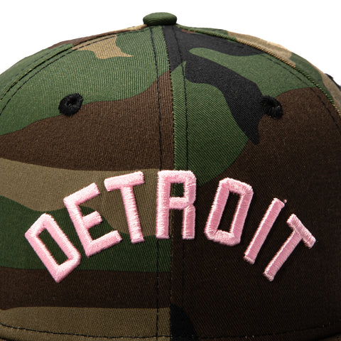 New Era 59Fifty Detroit Tigers 1945 Logo Patch Arch Pink UV Hat - Camo New Era