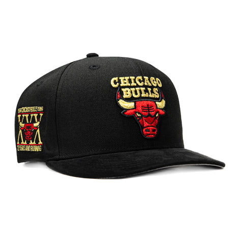 New Era 9Fifty Hardwood Classic Chicago Bulls 30th Anniversary Patch Snapback Pre-Curved Hat - Black, Gold New Era