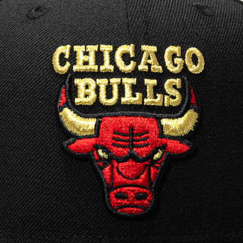 New Era 9Fifty Hardwood Classic Chicago Bulls 30th Anniversary Patch Snapback Pre-Curved Hat - Black, Gold New Era