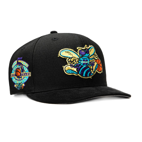 New Era 9Fifty Hardwood Classic Charlotte Hornets 5th Anniversary Patch Snapback Pre-Curved Hat - Black, Gold New Era