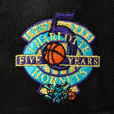 New Era 9Fifty Hardwood Classic Charlotte Hornets 5th Anniversary Patch Snapback Pre-Curved Hat - Black, Gold New Era