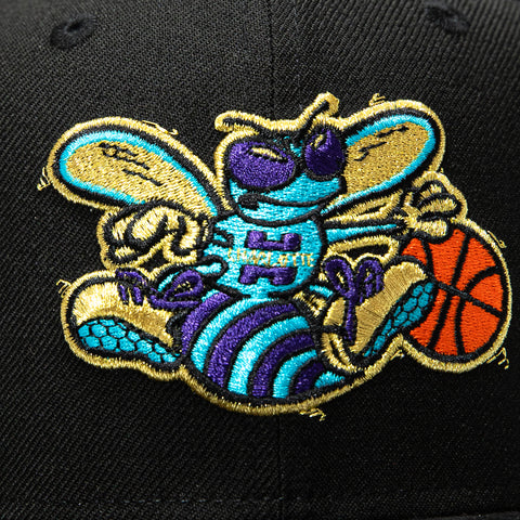 New Era 9Fifty Hardwood Classic Charlotte Hornets 5th Anniversary Patch Snapback Pre-Curved Hat - Black, Gold New Era
