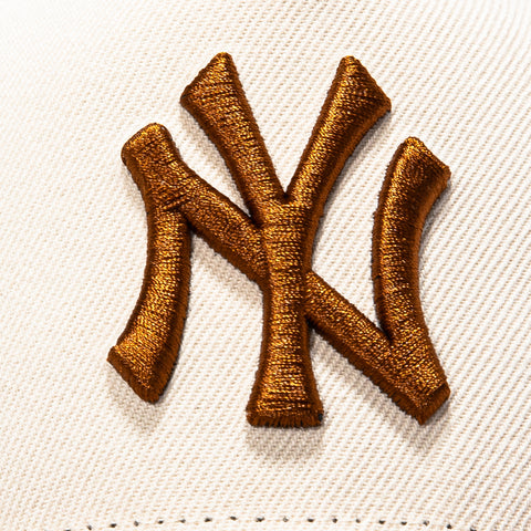 New Era 9Forty A-Frame New York Yankees 1999 World Series Patch Snapback Hat - Cream, Brown New Era