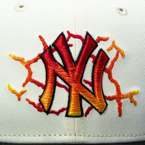 New Era 59Fifty Molten Lava New York Yankees 1998 World Series Patch Hat - White, Black New Era