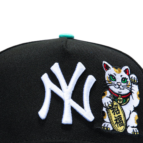 New Era 9Forty A-Frame New York Yankees 1996 World Series Patch Lucky Cat Pink UV Snapback Hat - Black New Era