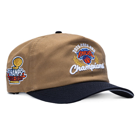 New Era 19Twenty New York Knicks 2025 - 2026 Champs Patch Wreath Snapback Pre-Curved Hat - Khaki, Navy New Era