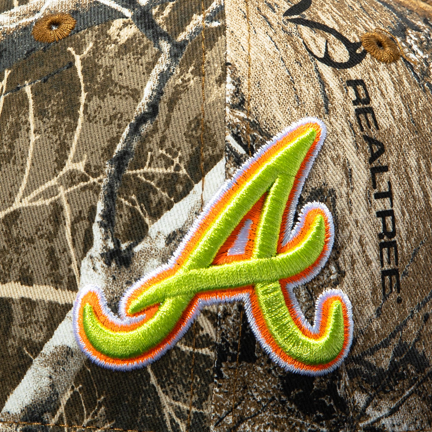 New Era 59Fifty Neon Realtree Atlanta Braves 1999 World Series