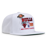 Mitchell & Ness Pop UV Chicago Bulls Snapback Hat - White