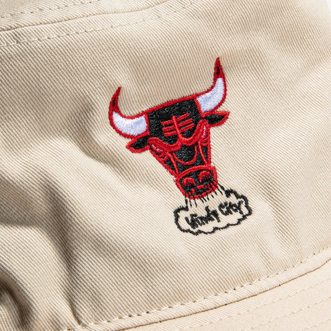 Mitchell & Ness Chicago Bulls Bucket Hat - Off White
