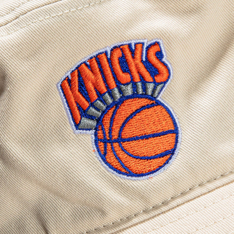 Mitchell & Ness New York Knicks Bucket Hat - Off White